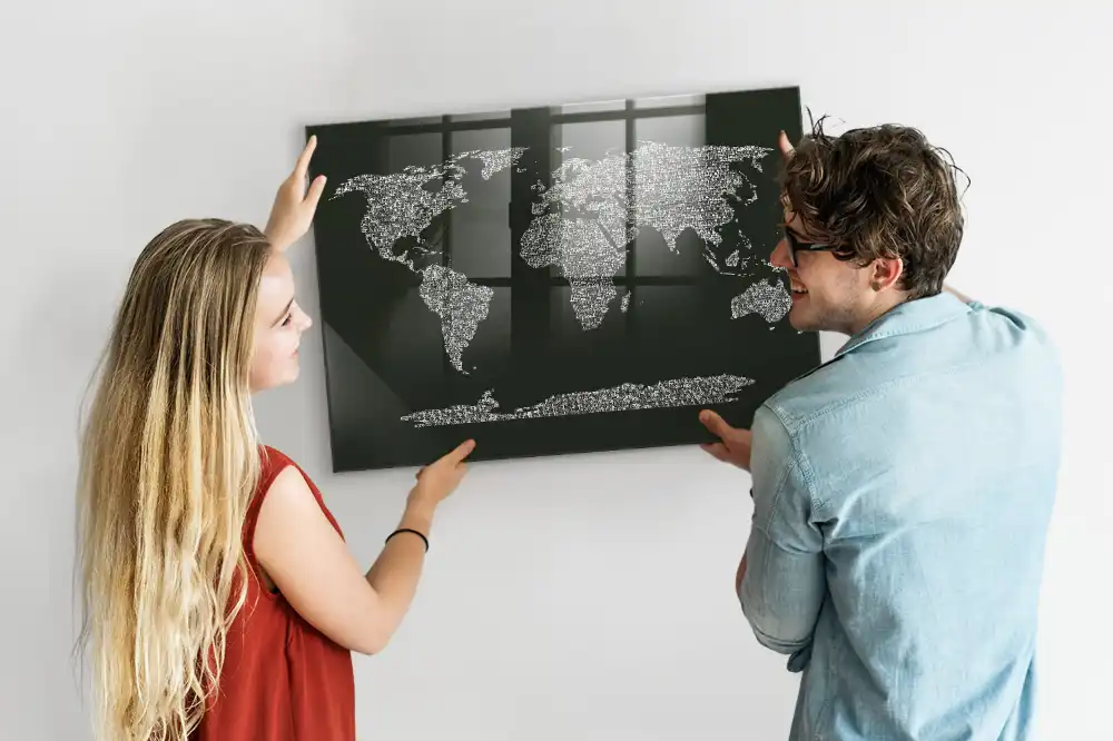 Magnetická tabule s geografickým členěním světa