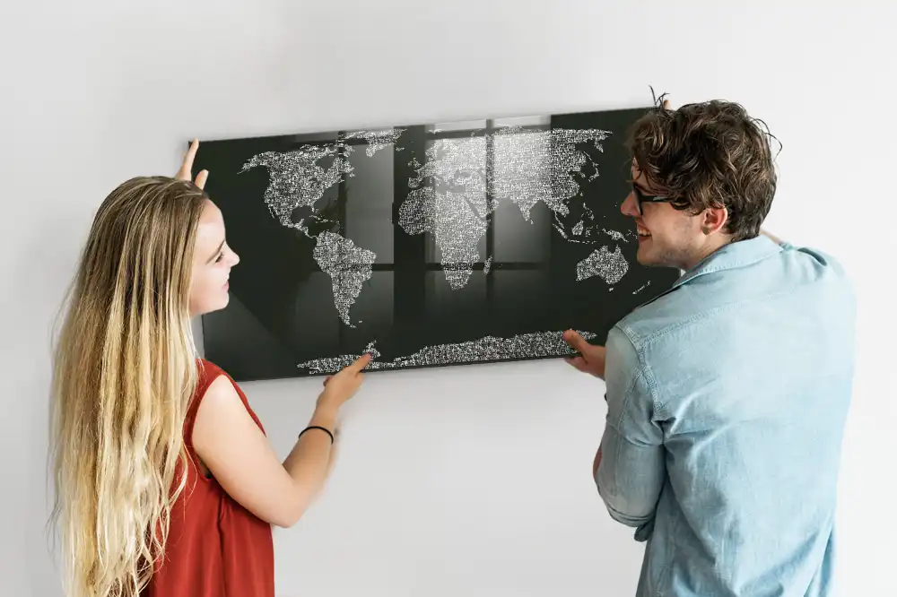 Magnetická tabule s geografickým členěním světa