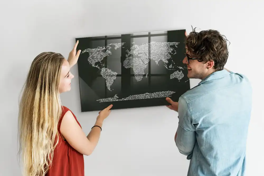 Magnetická tabule s geografickým členěním světa
