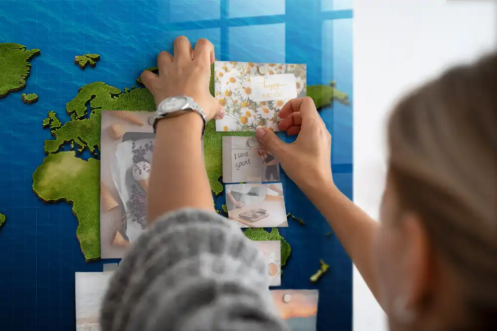 Skleněná magnetická tabule s motivem mapy světa