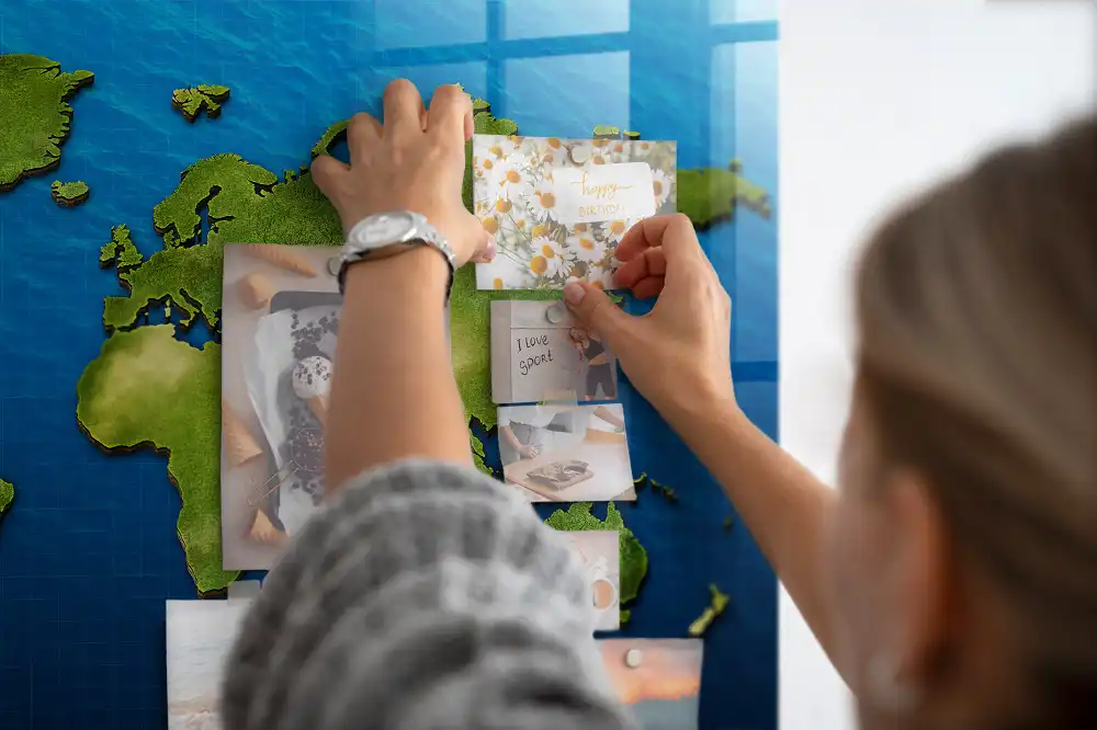 Skleněná magnetická tabule s motivem mapy světa