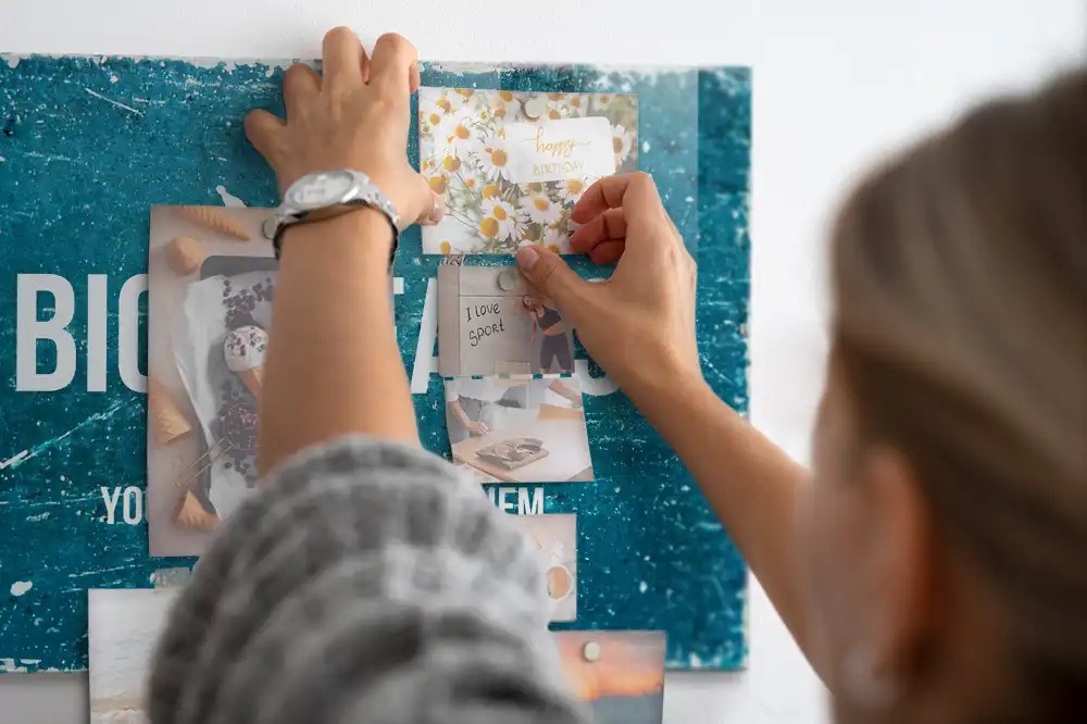 Skleněná magnetická tabule s inspirativním nápisem