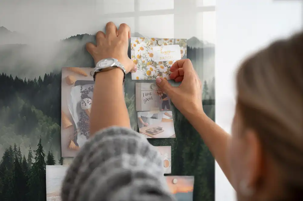 Magnetická nástěnná tabule s motivem lesní krajiny