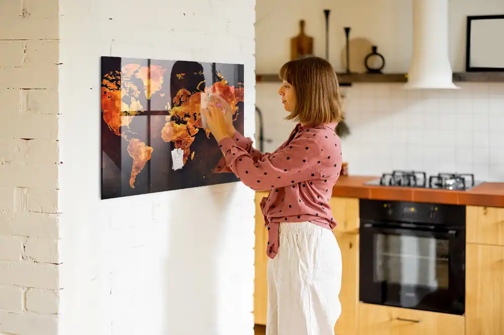 Magnetická nástěnná tabule s motivem atlasu světa