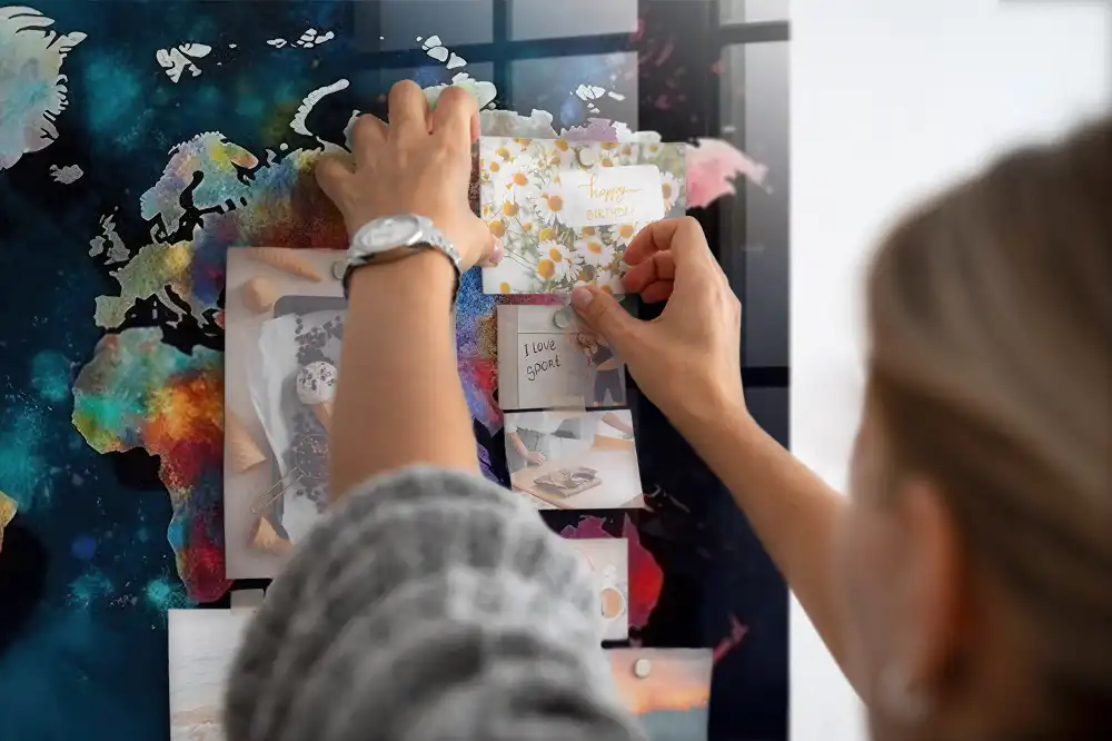 Magnetická tabule na zeď se vzorem geometrie světa