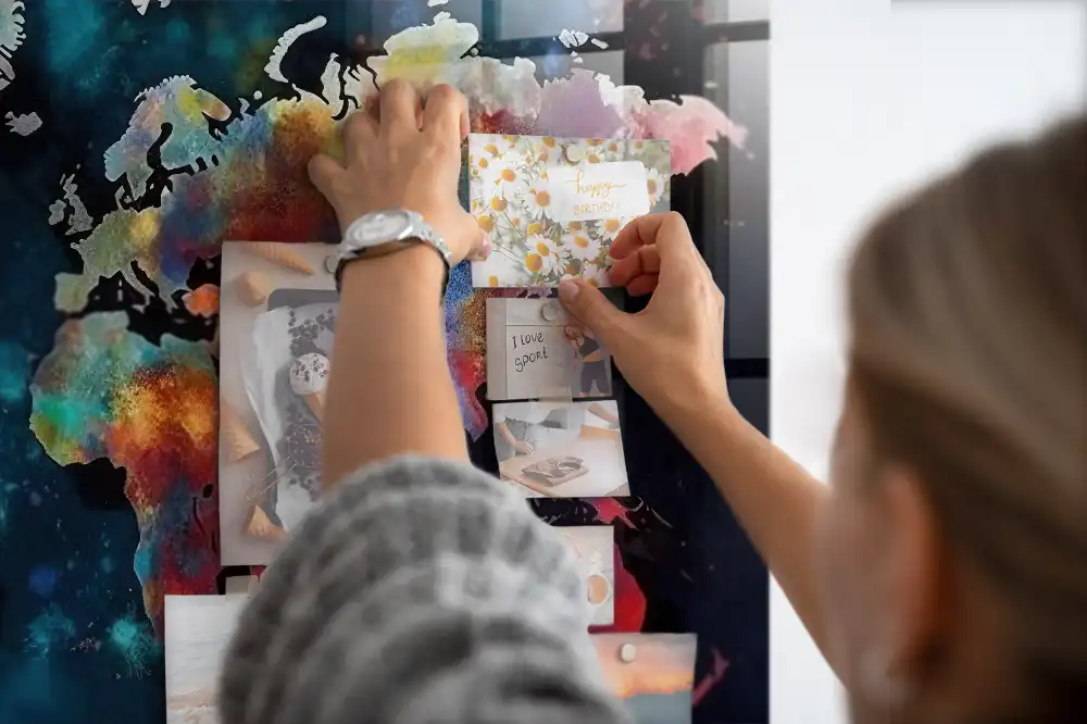 Magnetická tabule na zeď se vzorem geometrie světa