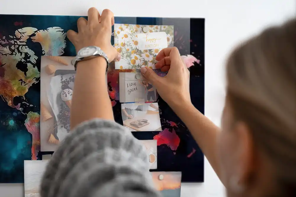 Magnetická tabule na zeď se vzorem geometrie světa