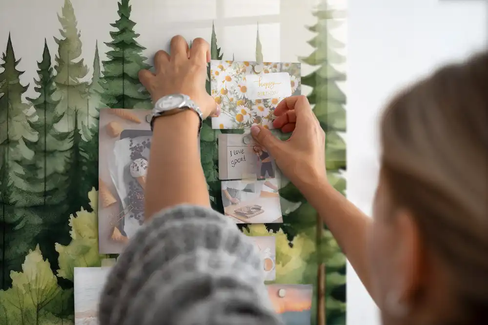 Skleněná magnetická tabule s motivem lesní krajiny