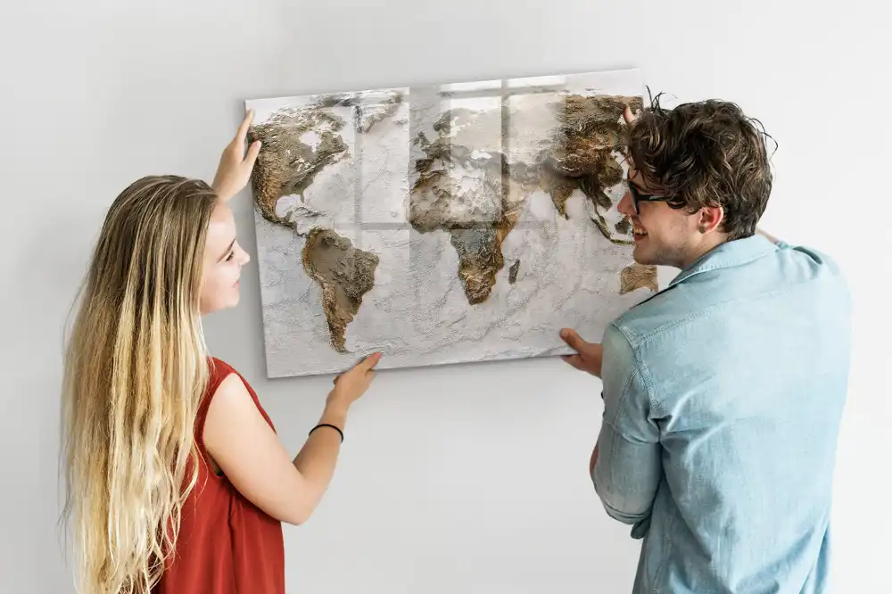 Magnetická tabule s historickou mapou světa