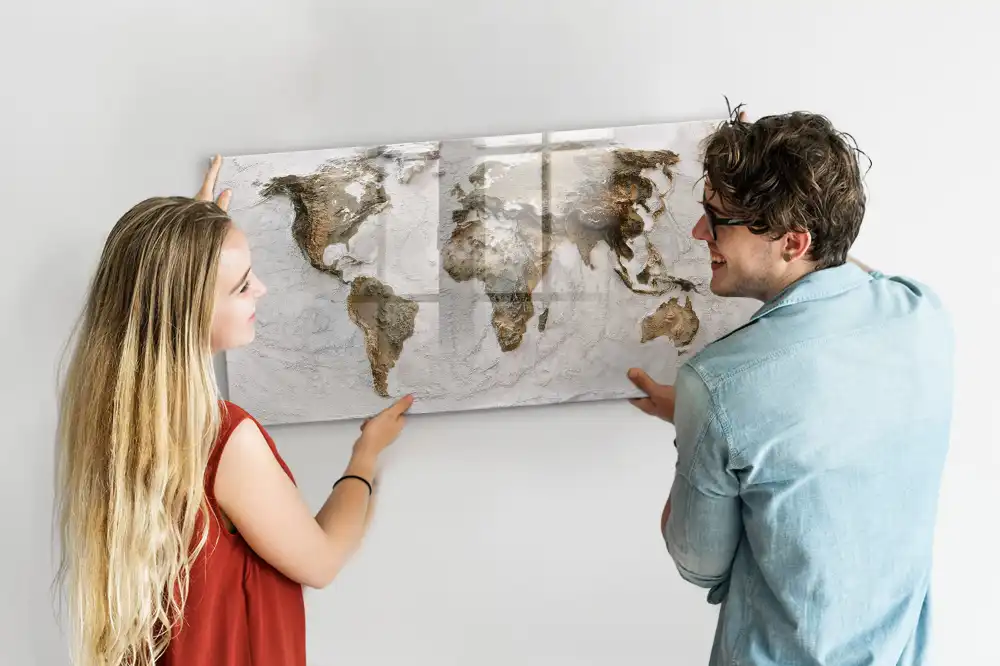 Magnetická tabule s historickou mapou světa