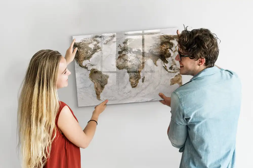 Magnetická tabule s historickou mapou světa