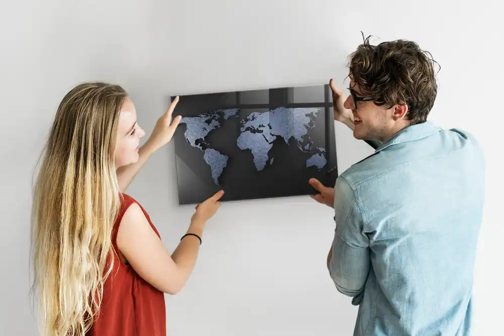 Magnetická tabule s prostorovou mapou světa
