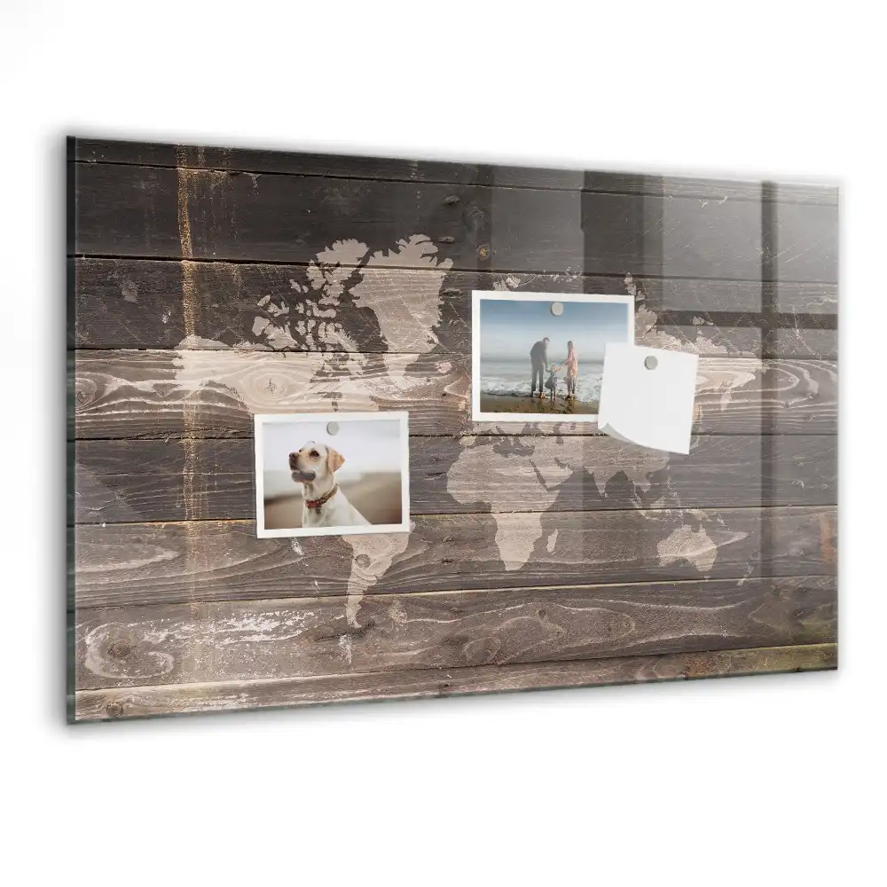 Dřevěná magnetická mapa světa na tabuli