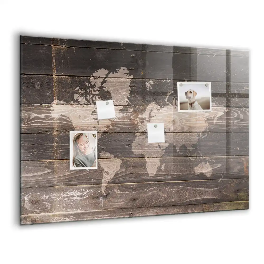 Dřevěná magnetická mapa světa na tabuli