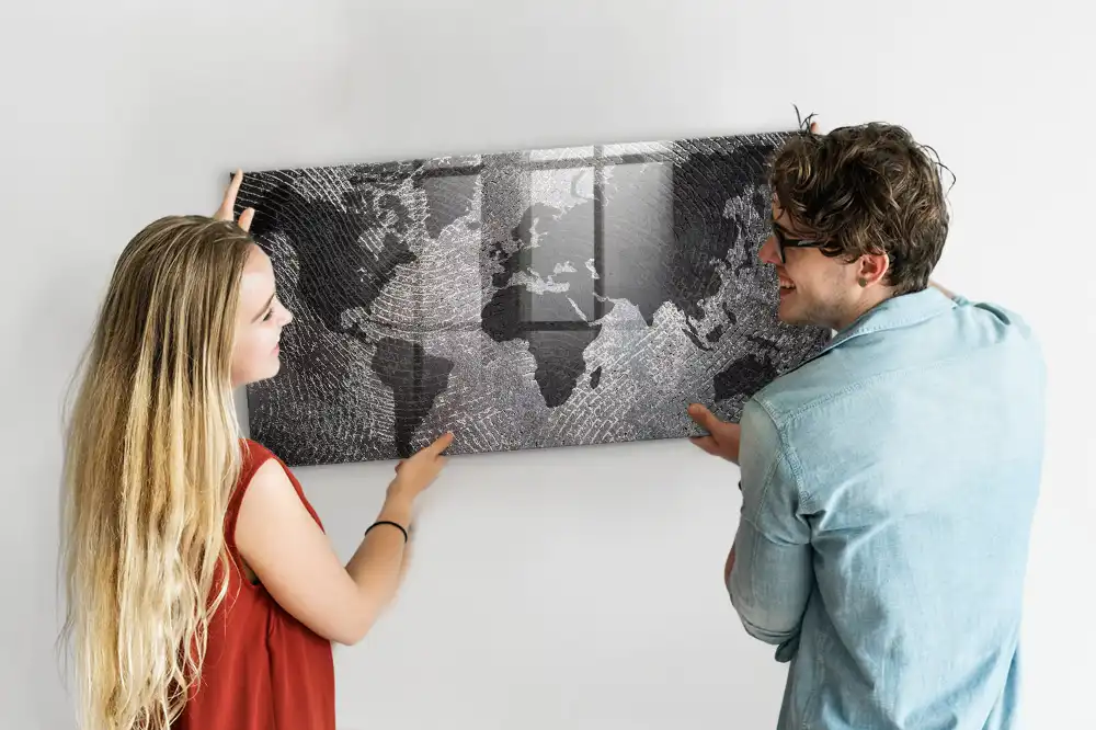 Magnetická tabule s motivem betonové mapy světa