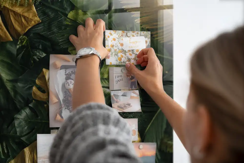 Magnetická tabule na zeď s motivem listů z džungle