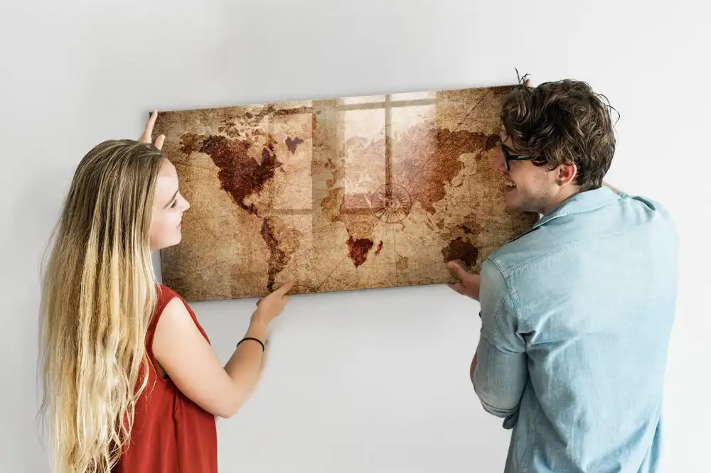 Magnetická tabule s historickou mapou světa
