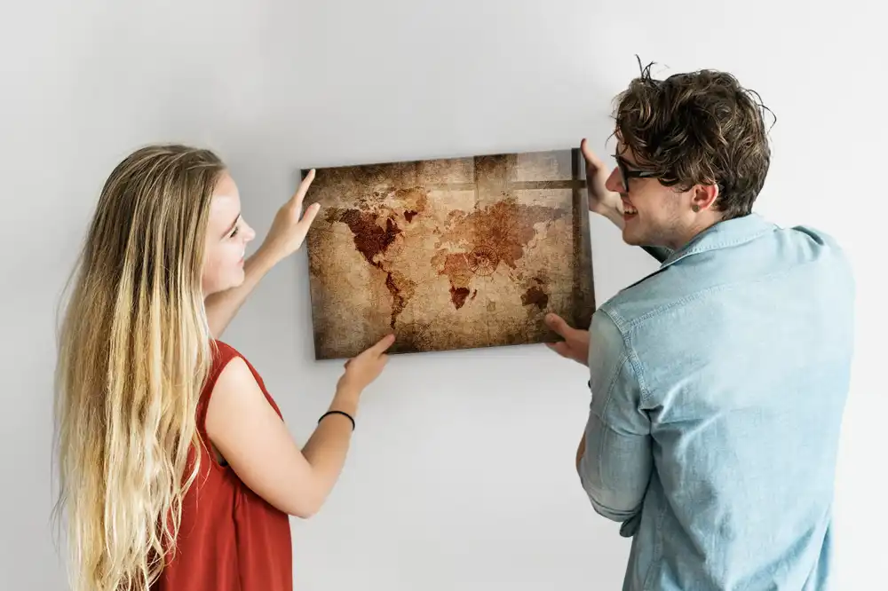 Magnetická tabule s historickou mapou světa