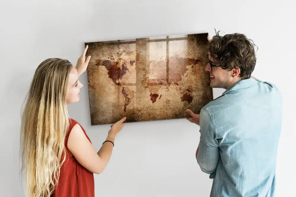 Magnetická tabule s historickou mapou světa