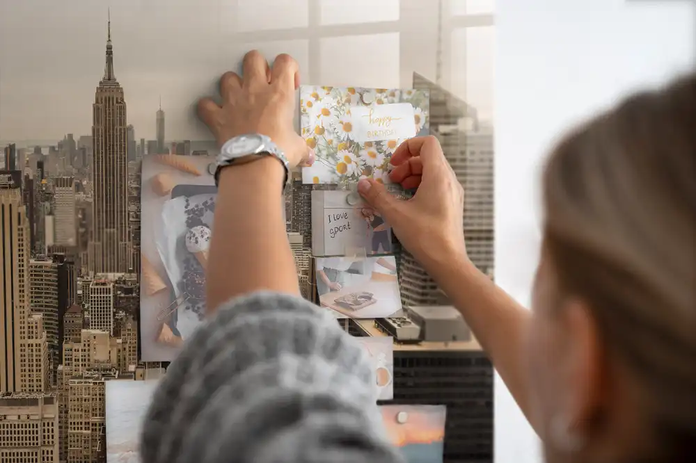 Skleněná magnetická tabule s motivem městské krajiny