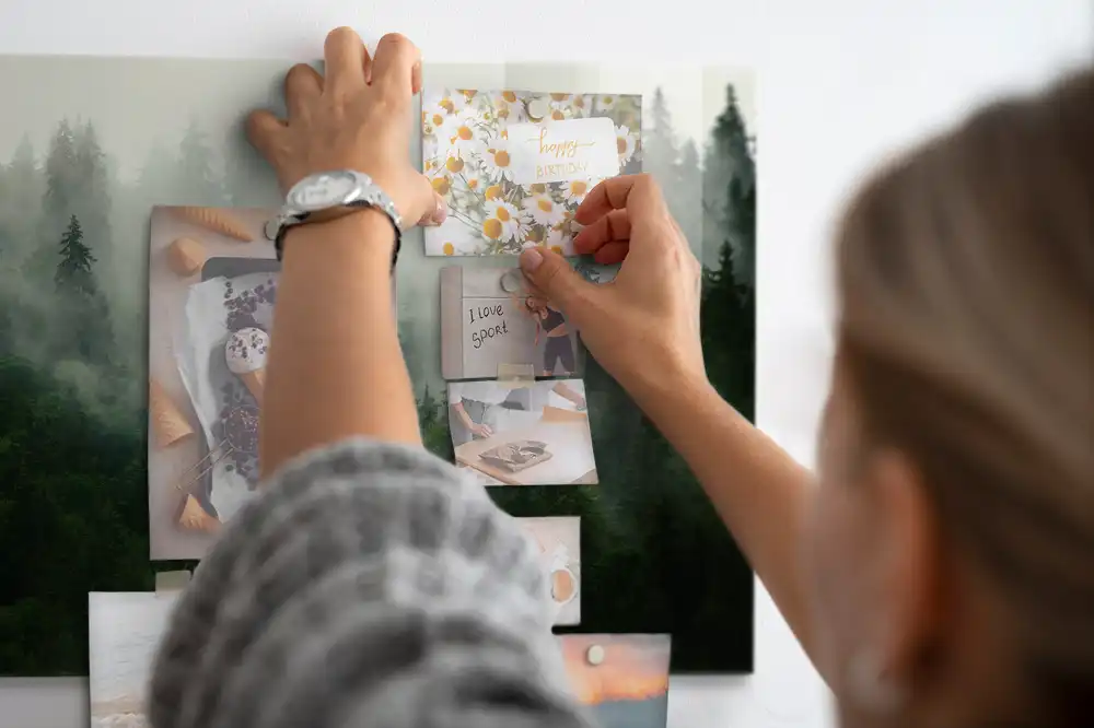 Skleněná magnetická tabule les zahalený mlhou