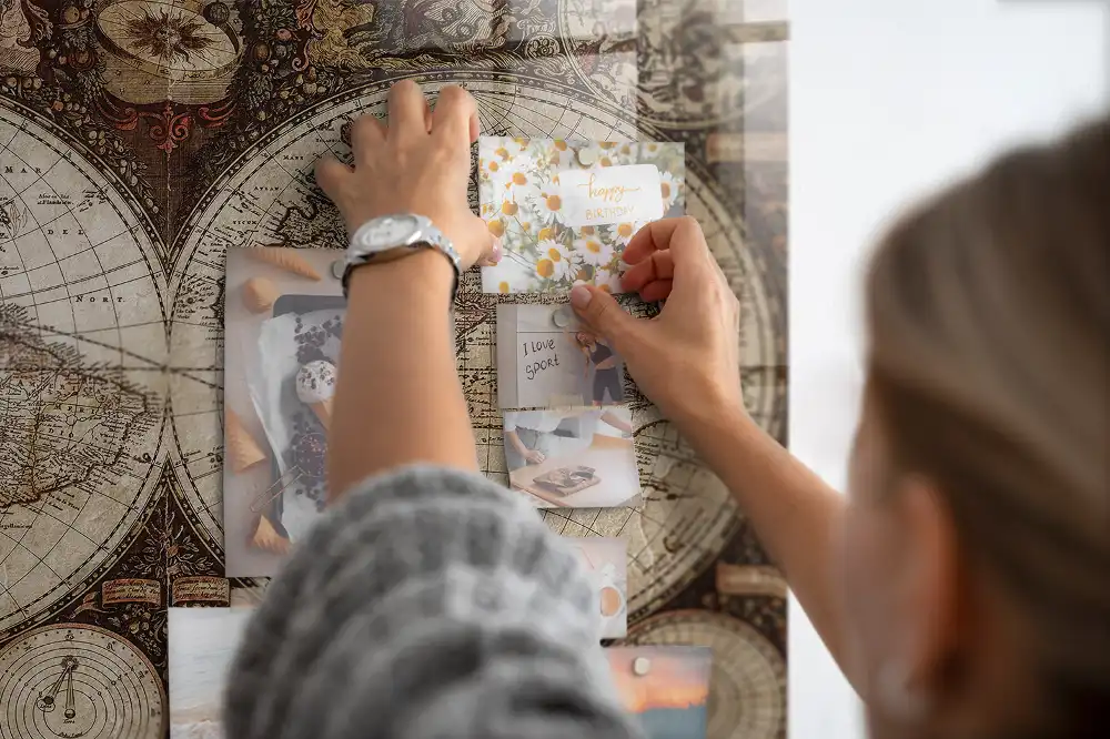 Magnetická tabule s motivem historické mapy světa