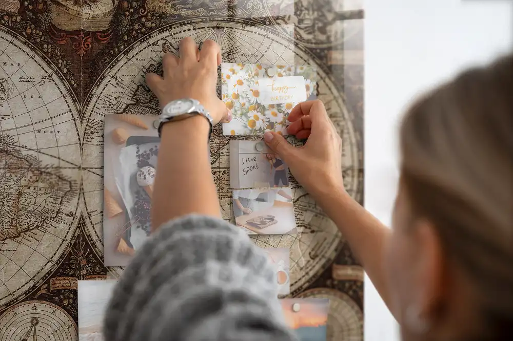Magnetická tabule s motivem historické mapy světa