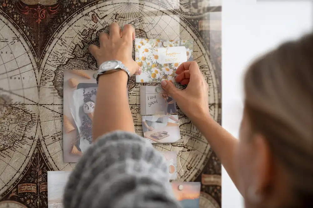 Magnetická tabule s motivem historické mapy světa