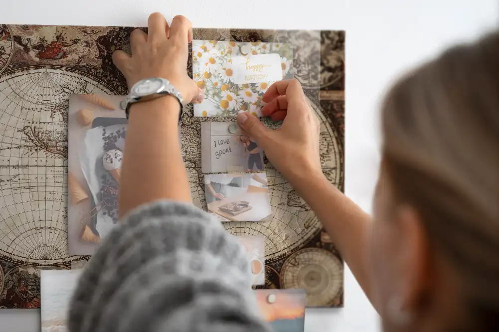 Magnetická tabule s motivem historické mapy světa