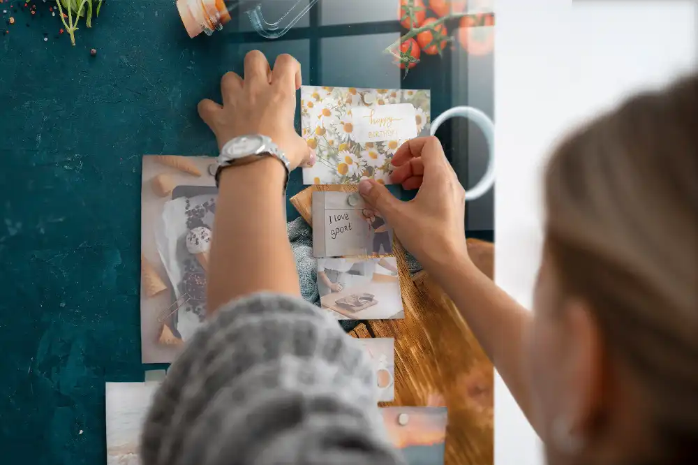 Magnetická tabule na zeď pro kuchyňské doplňky