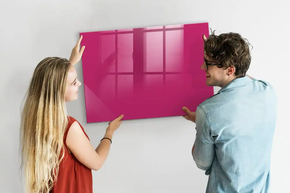 Sytě růžová skleněná magnetická tabule