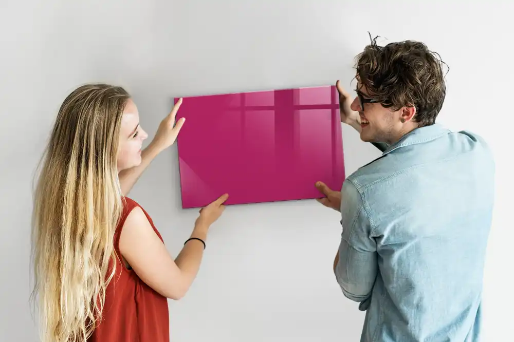 Sytě růžová skleněná magnetická tabule