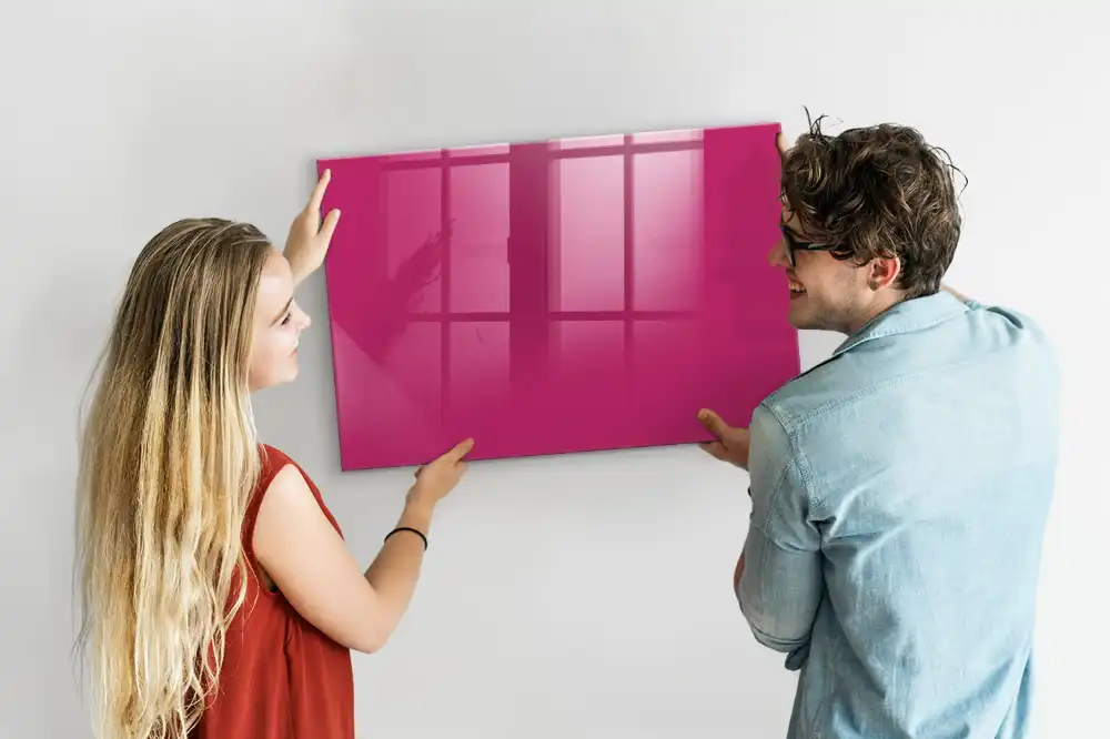 Sytě růžová skleněná magnetická tabule