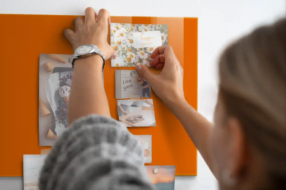 Oranžová skleněná magnetická tabule